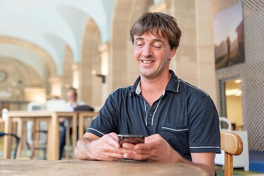 Wie eine fühlbare Tastatur das Leben von Marcel verändert | Swisscom Magazin